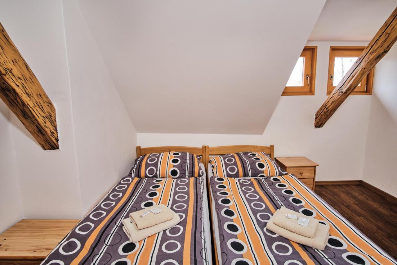 Hotel Strnadovsky Mlyn Jesenice  Zewnętrze zdjęcie
