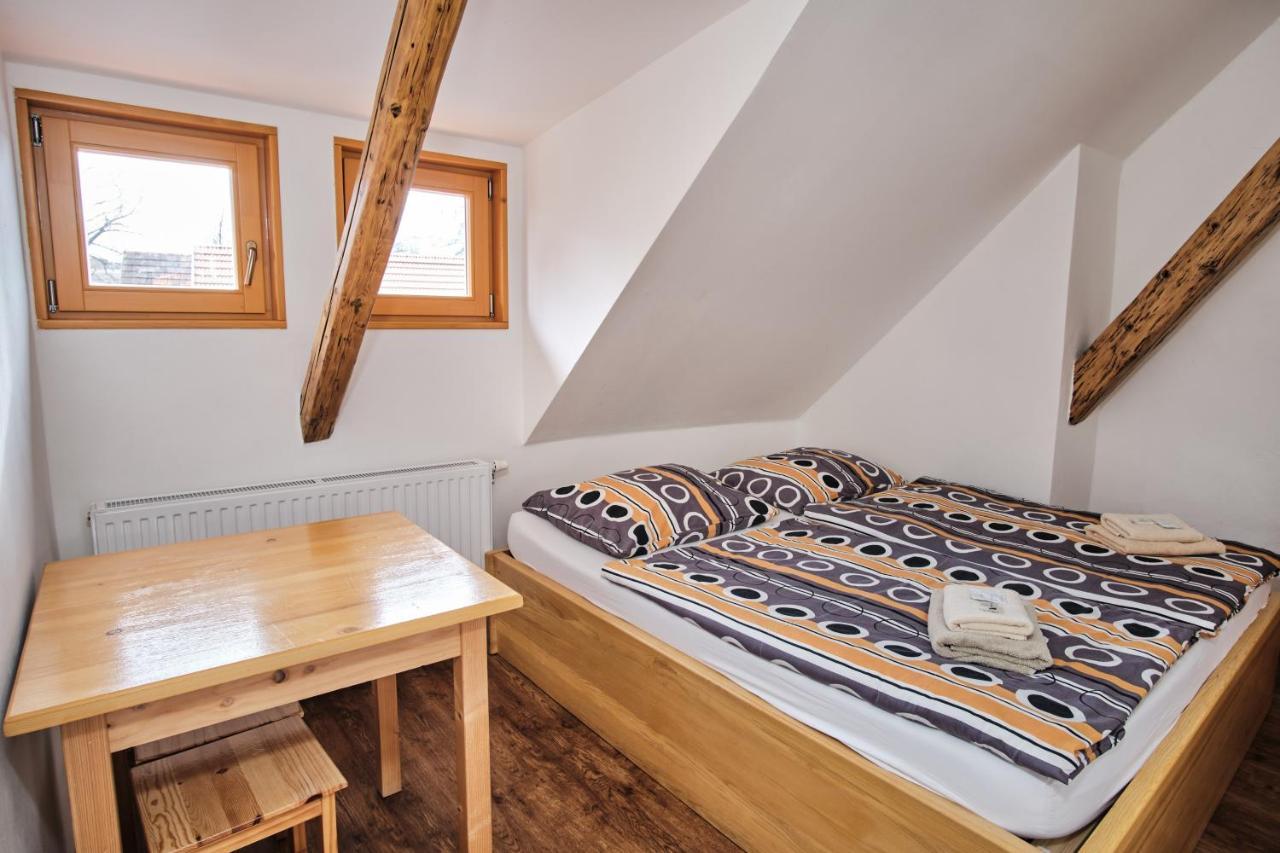 Hotel Strnadovsky Mlyn Jesenice  Zewnętrze zdjęcie
