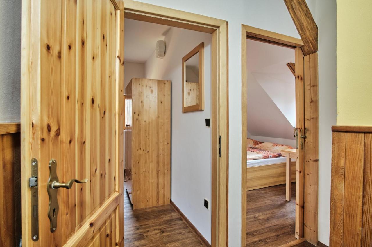 Hotel Strnadovsky Mlyn Jesenice  Zewnętrze zdjęcie
