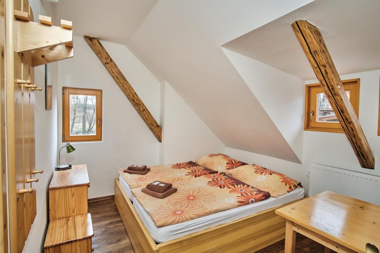 Hotel Strnadovsky Mlyn Jesenice  Zewnętrze zdjęcie
