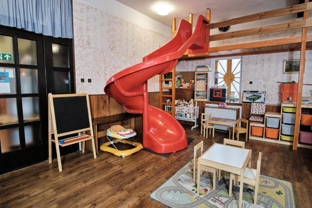 Hotel Strnadovsky Mlyn Jesenice  Zewnętrze zdjęcie