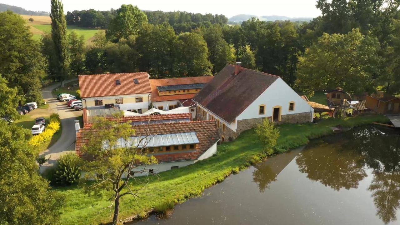Hotel Strnadovsky Mlyn Jesenice  Zewnętrze zdjęcie